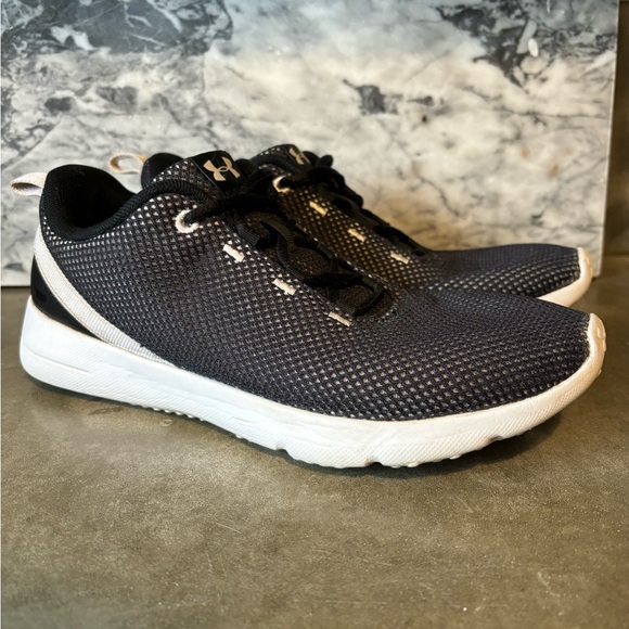 Under Armour UA Squad 2 Athletic Shoes White And Black Size Women’s 8.5 - Picture 2 of 12